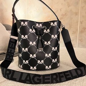 Karl Lagerfeld Paris Adele Bucket Crossbody🖤🤍